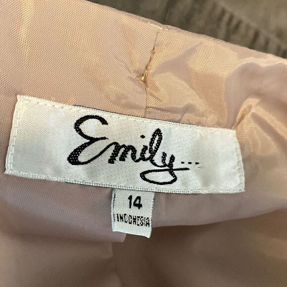 Emily Woman’s 2-Piece Suit - Picture 8 of 10